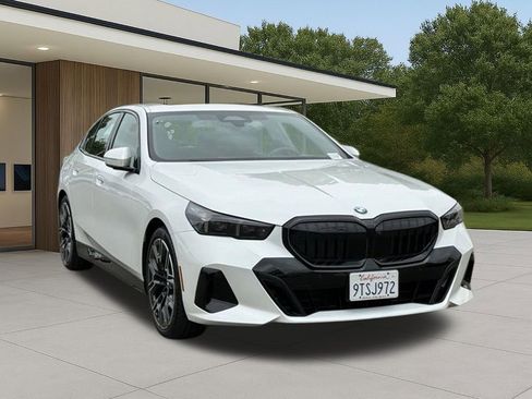 Used 2026 BMW 530i xDrive w/ M Sport Package AWD/4WD image 5