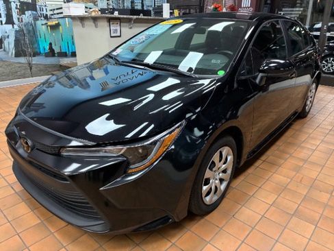 Used 2025 Toyota Corolla LE image 8