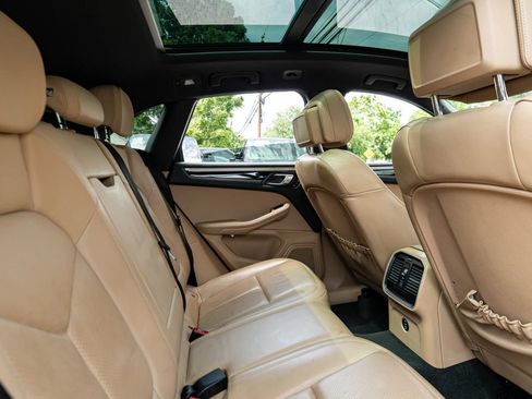 Used 2019 Porsche Macan AWD/4WD image 18