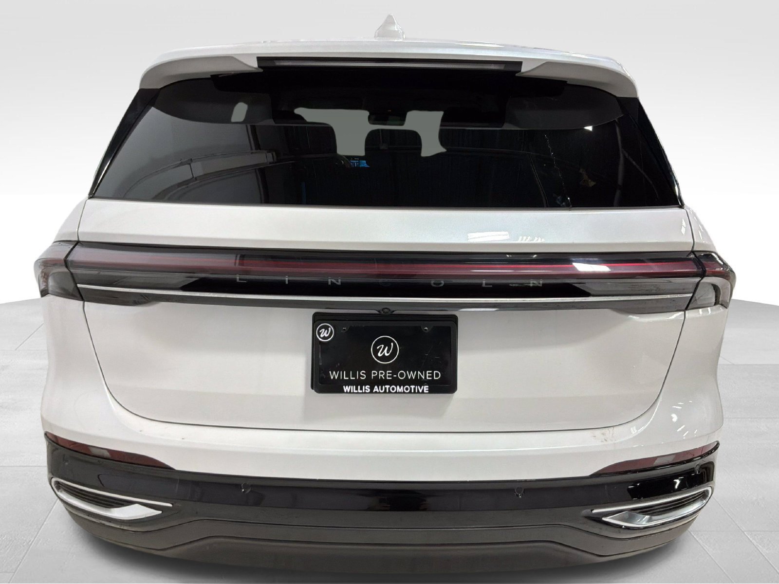 Used 2025 Lincoln Nautilus Premier AWD/4WD image 6