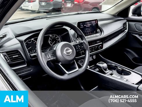 Used 2024 Nissan Rogue S FWD image 8