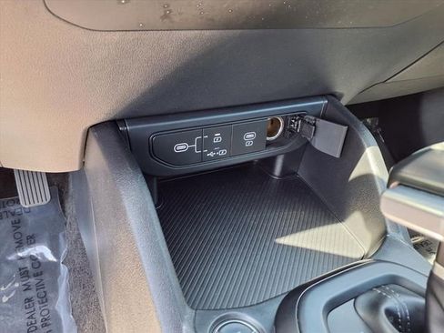 Used 2025 Kia K4 LXS image 17