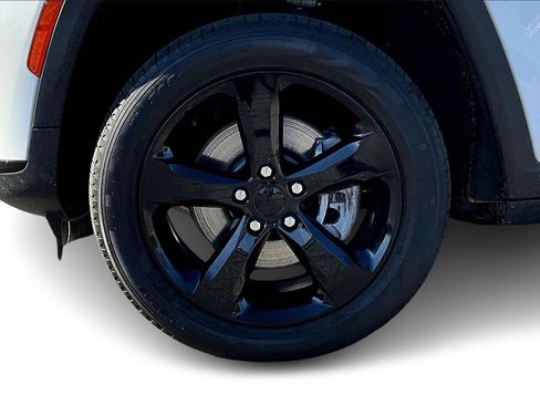 Used 2023 Jeep Grand Cherokee L Limited w/ Black Appearance Package image 33