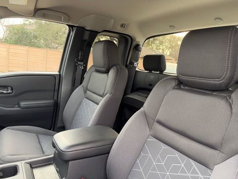 Used 2025 Nissan Frontier SV image 10