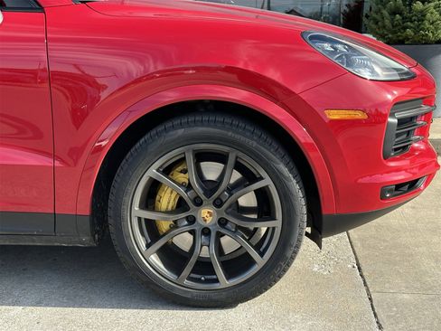 Used 2021 Porsche Cayenne S image 11