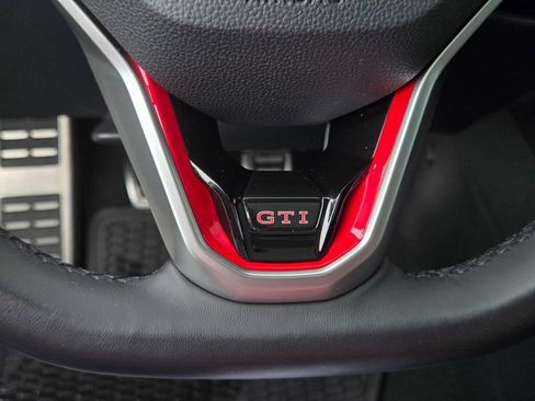 Used 2022 Volkswagen GTI SE FWD image 27