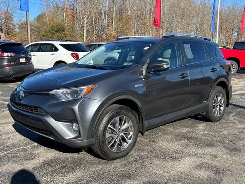 Used 2018 Toyota RAV4 LE Plus image 3