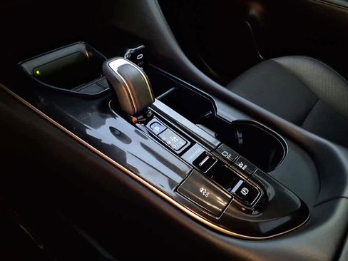 Certified 2025 Toyota Crown Signia image 16