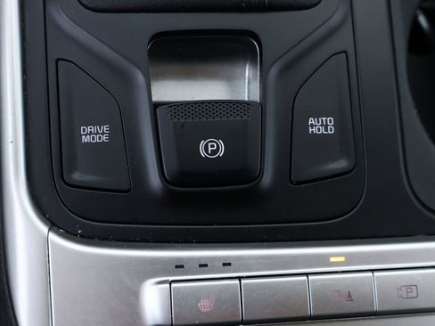 Used 2025 Kia Carnival FWD image 38
