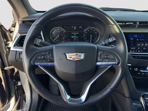 Used 2025 Cadillac XT6 Luxury image 10