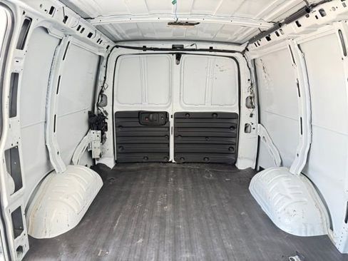 Used 2020 GMC Savana 2500 image 16