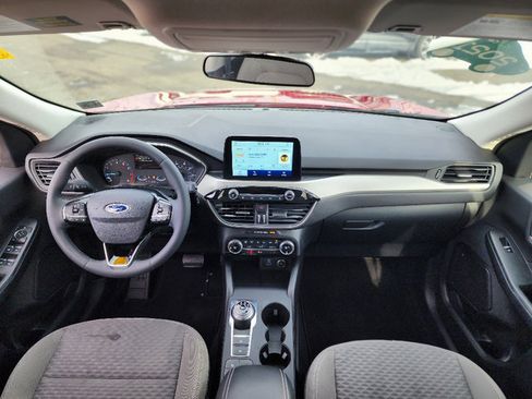 Used 2021 Ford Escape SE w/ SE Sport Appearance Package image 2