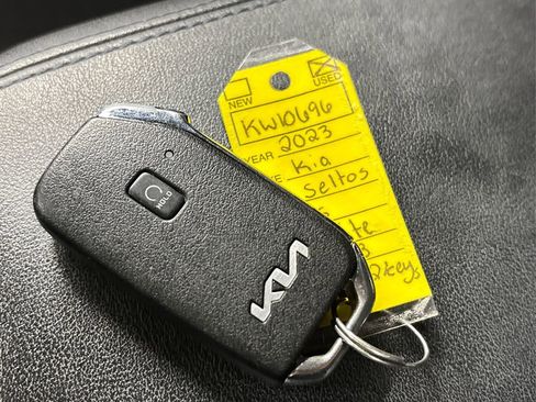 Used 2023 Kia Seltos Nightfall Edition image 33