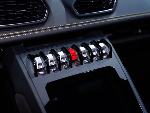 Used 2021 Lamborghini Huracan EVO RWD image 26