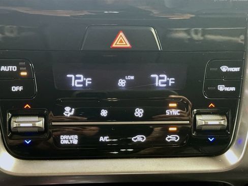 Used 2022 Kia Sorento S AWD/4WD image 16