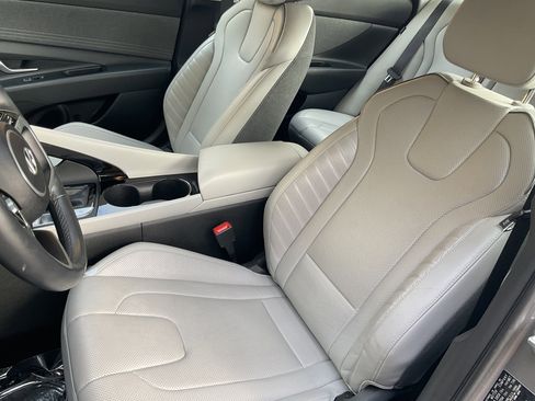 Used 2024 Hyundai Elantra Limited image 31