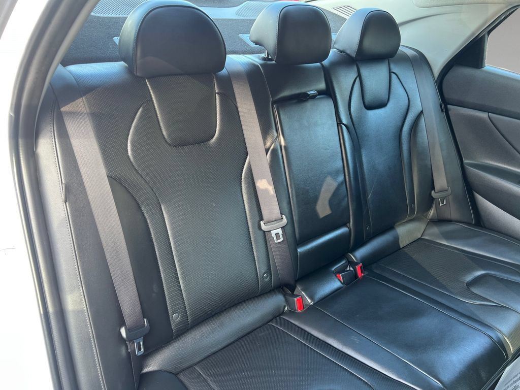 Used 2024 Hyundai Elantra Limited FWD image 18