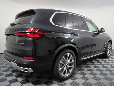 Used 2025 BMW X5 xDrive50e w/ Premium Package image 3