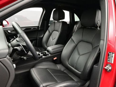 Certified 2025 Porsche Macan image 5