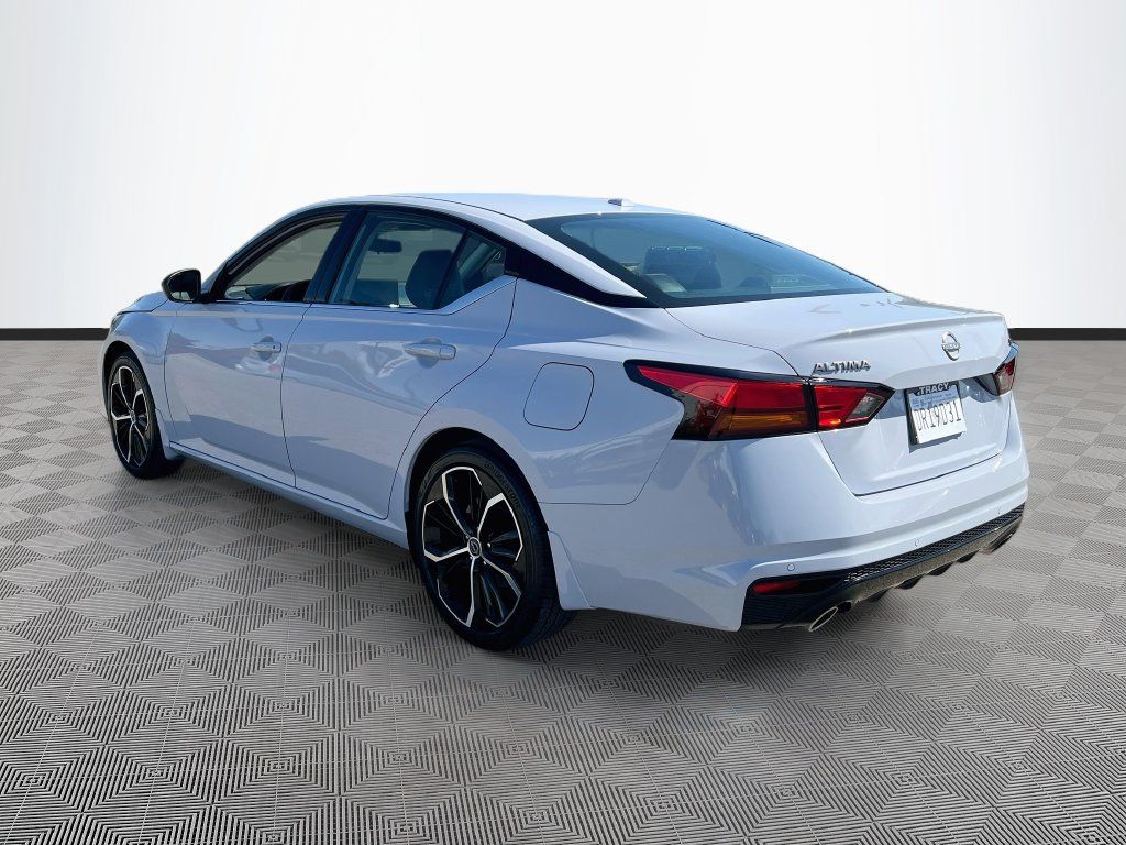 Used 2025 Nissan Altima 2.5 SR w/ SR Premium Package FWD image 5