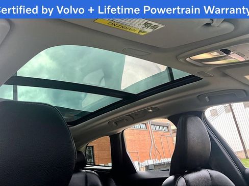 Used 2025 Volvo XC60 B5 Plus image 22