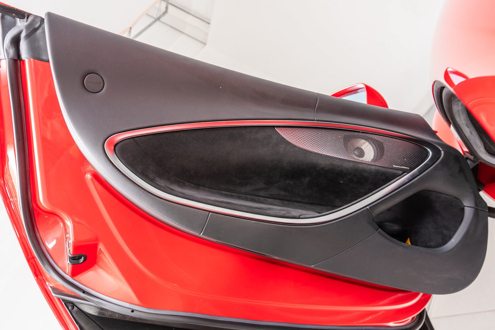 Used 2023 McLaren Artura RWD image 36