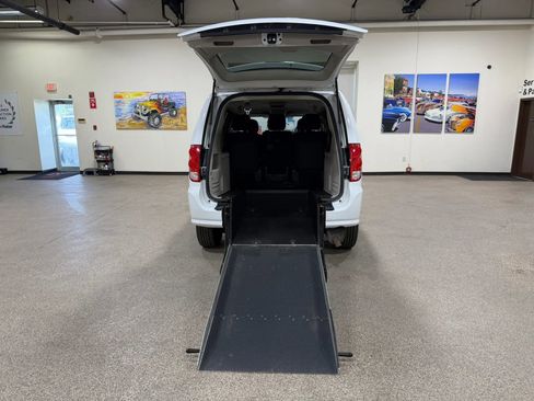 Used 2019 Dodge Grand Caravan SE FWD image 52