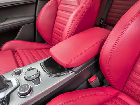 Used 2024 Alfa Romeo Stelvio Veloce image 29