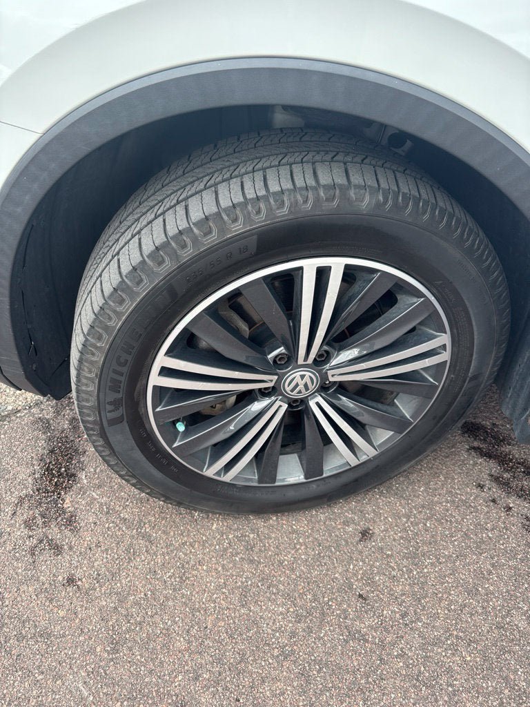Used 2018 Volkswagen Tiguan SEL AWD/4WD image 22