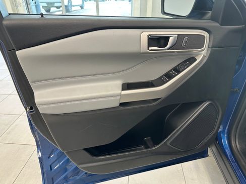 Used 2022 Ford Explorer XLT w/ Equipment Group 202A image 12