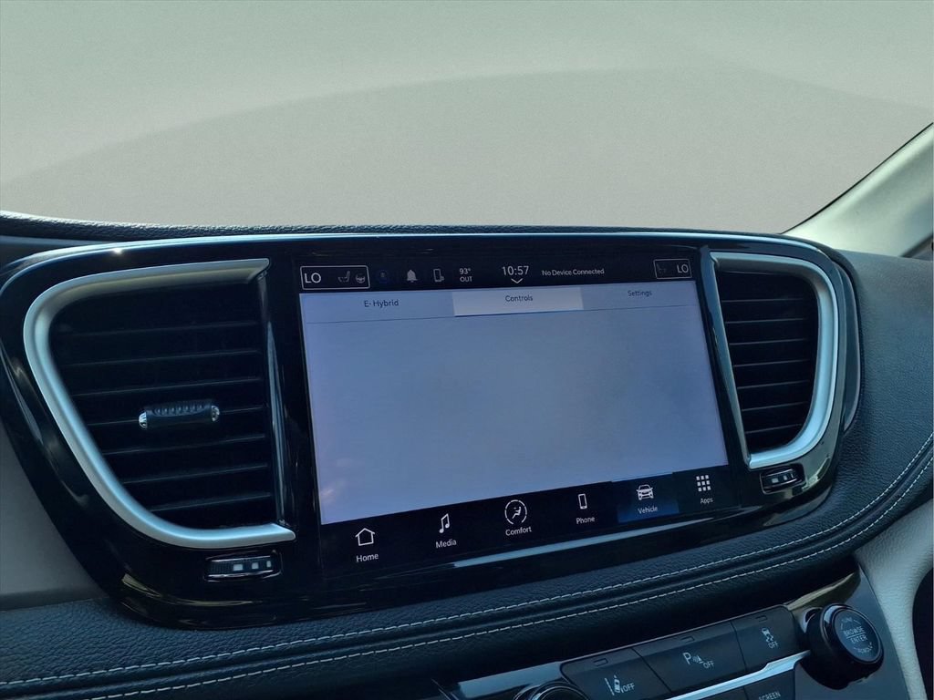 Used 2023 Chrysler Pacifica Touring-L FWD image 11