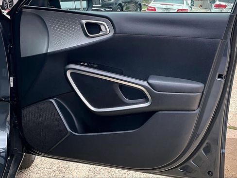 Certified 2025 Kia Soul S image 21