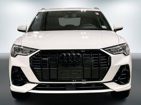 Certified 2025 Audi Q3 2.0T Premium w/ Convenience Package image 3