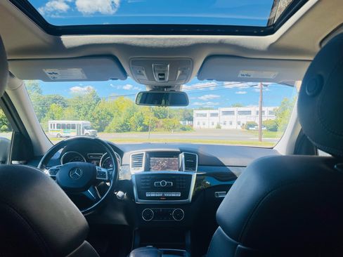 Used 2015 Mercedes-Benz ML 350 4MATIC 4dr ML 350 w/ Premium 1 Package image 31