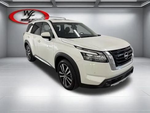Used 2023 Nissan Pathfinder Platinum AWD/4WD image 3