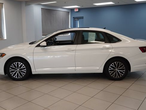 Used 2019 Volkswagen Jetta SE FWD image 2