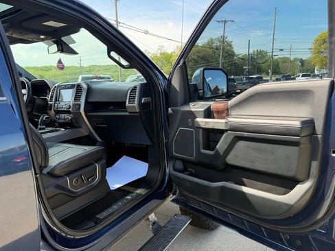 Used 2016 Ford F150 Platinum w/ Equipment Group 701A Luxury AWD/4WD image 44