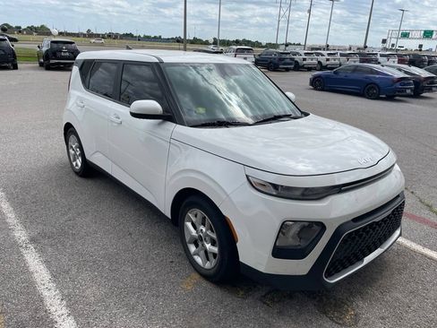 Used 2022 Kia Soul LX w/ Technology Package FWD image 3