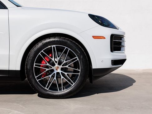 New 2025 Porsche Cayenne S AWD/4WD image 11