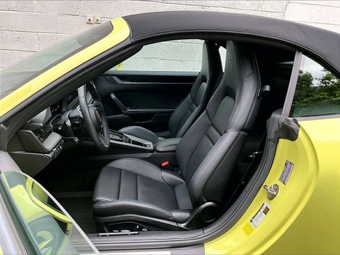 Certified 2025 Porsche 911 Carrera RWD image 5