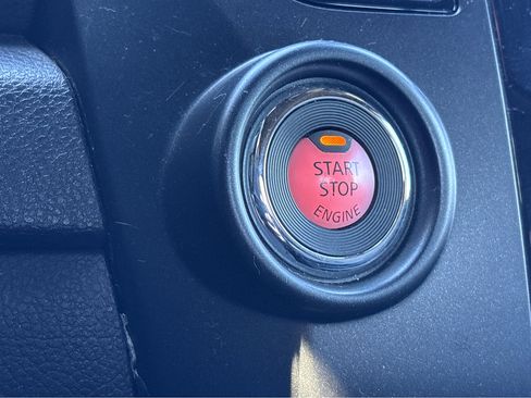 Used 2024 Nissan Titan SV w/ SV Convenience Package image 5