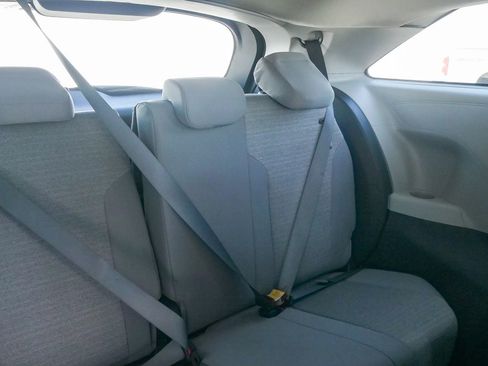 Used 2022 Toyota Sienna LE AWD/4WD image 15