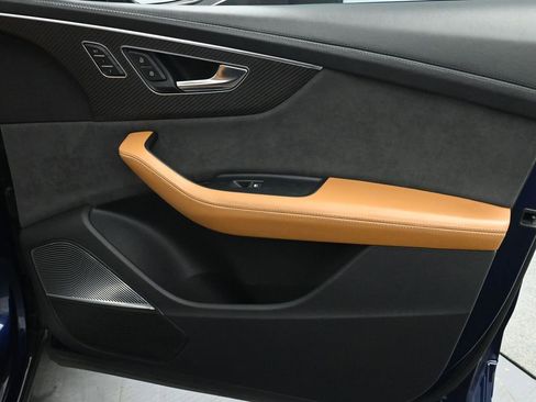 Used 2022 Audi RS Q8 w/ Luxury Package image 20