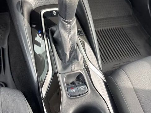 Used 2022 Toyota Corolla LE image 24