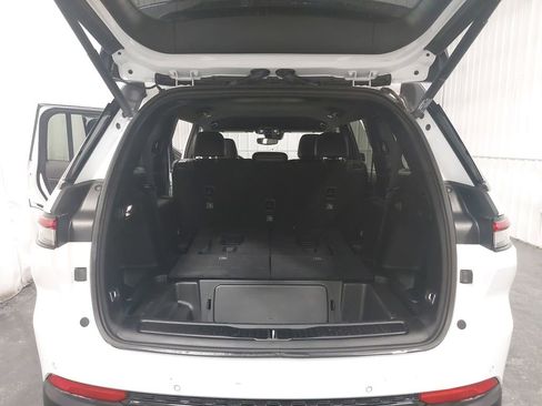 Used 2024 Jeep Grand Cherokee L Laredo image 14