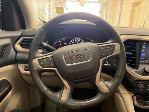 Used 2021 GMC Acadia Denali w/ Denali Technology Package FWD image 14