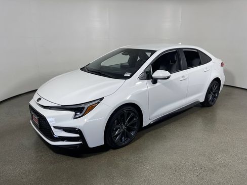 Certified 2026 Toyota Corolla SE w/ Carpet Mat Package (TMS) FWD image 7