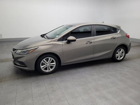 Used 2018 Chevrolet Cruze LT w/ Convenience Package image 2