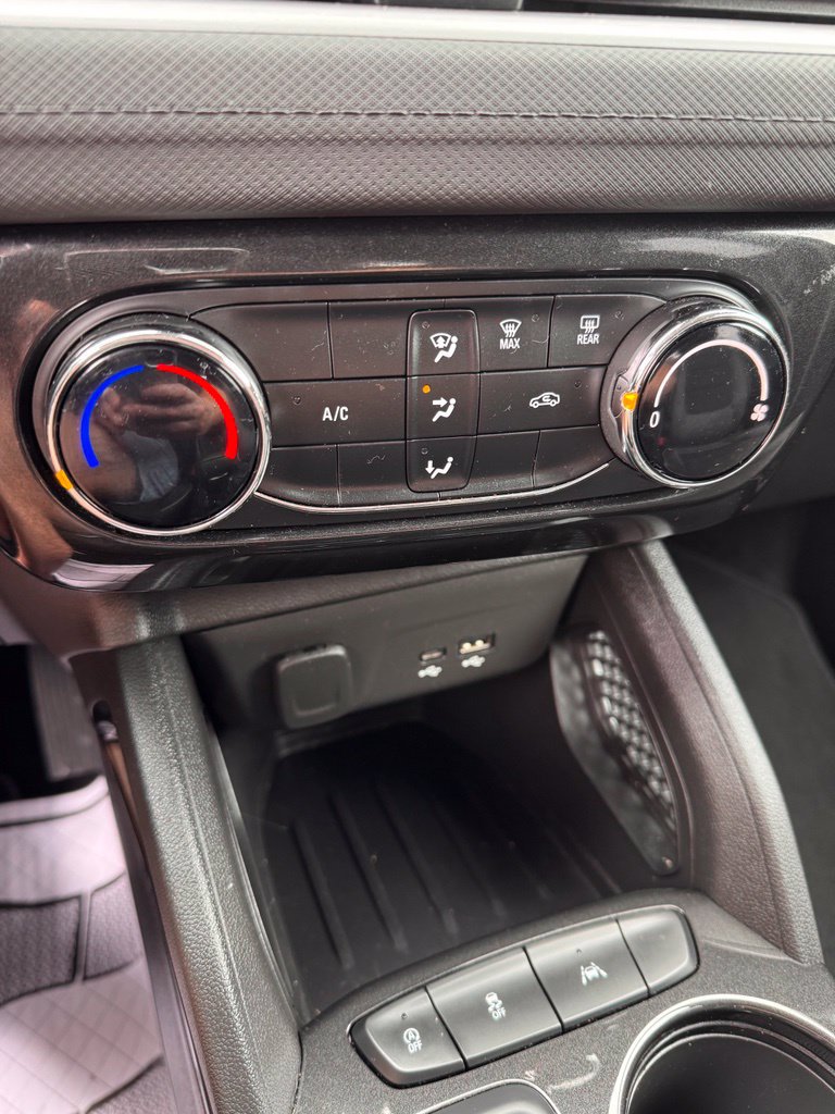 Used 2025 Chevrolet TrailBlazer LT FWD image 19
