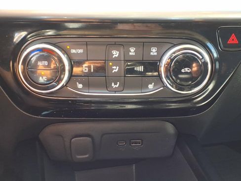 Used 2024 Chevrolet Trax LT w/ Driver Confidence Package FWD image 17